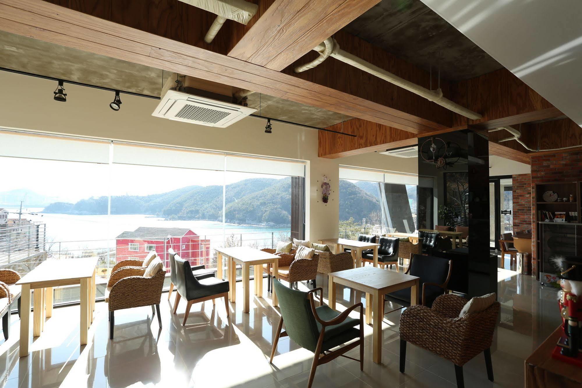 Radiance Tourist Hotel Geoje Exterior foto